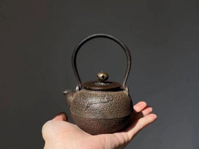 日本铁壶（日本铁壶怎么除锈）
