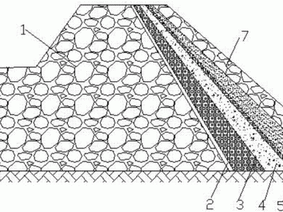 反滤层（反滤层的结构应是  ）