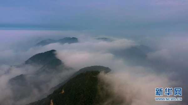 烟岚云岫（烟岚云岫,洲渚林薄,更相映发,朝莫万态）