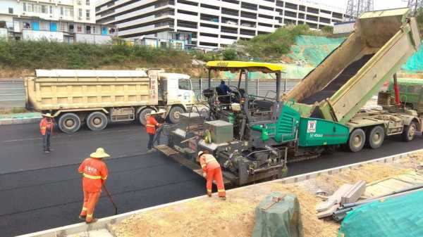 沥青路面施工（沥青路面施工图片）