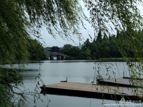 西湖美（西湖美景,三月天嘞,春雨如酒,柳如烟嘞）