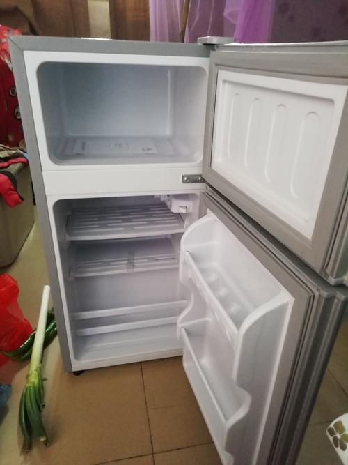 冰箱费电吗（小型冰箱费电吗）