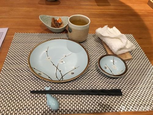 日本餐具（日本餐具摆放）