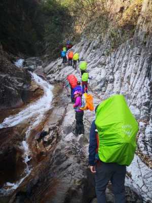 涉水是什么意思（翻山越岭跋山涉水是什么意思）