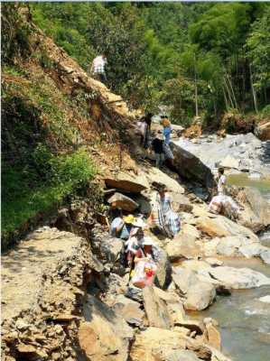 涉水是什么意思（翻山越岭跋山涉水是什么意思）